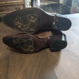Newly used woman’s Ariat boots